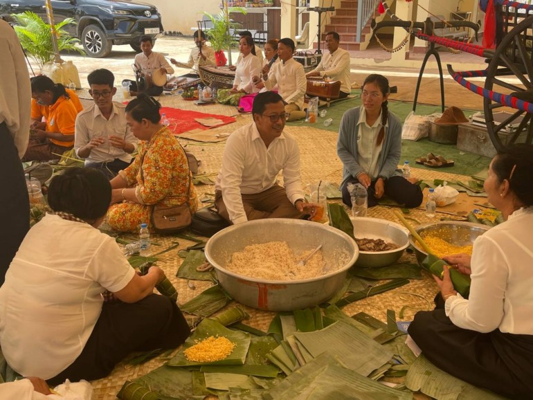 រដ្ឋបាល​ស្រុក​ឈូក បង្កើត​កម្មវិធី​វេច​នំអន្សម​សាមគ្គី​រួមចំណែក​អភិរក្ស បង្កើន​ភាពស្និទ្ធស្នាល និង​បង្ក​បរិយាកាស​សប្បាយរីករាយ​អបអរ​ពិធីបុណ្យ​ភ្ជុំ​បិណ្ឌ​